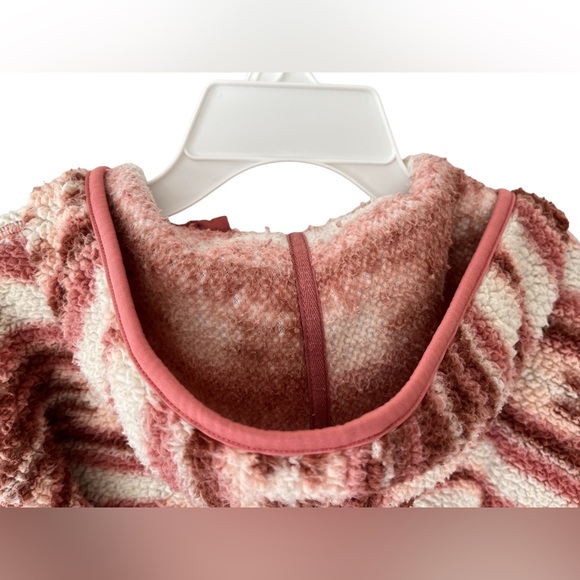 Old Navy Sherpa Hoodie Girls Burgundy/White, Size 10-12 (L) - Picture 4 of 7